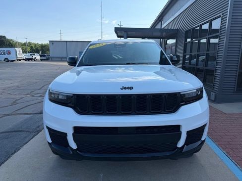 Used 2023 Jeep Grand Cherokee L Laredo AWD/4WD image 3