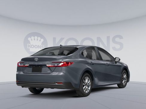 Used 2025 Toyota Camry LE w/ Convenience Package FWD image 2