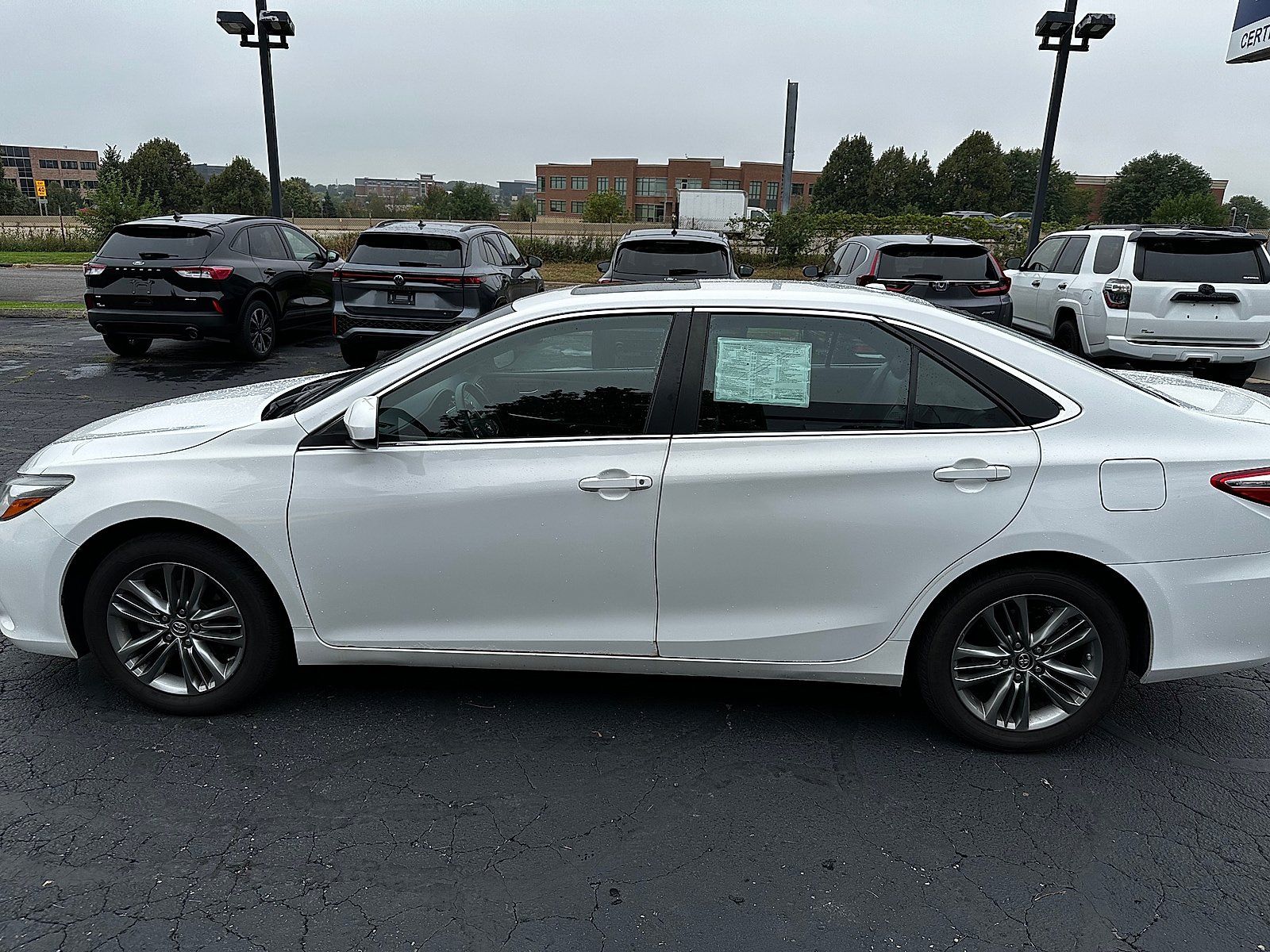 Used 2017 Toyota Camry SE w/ Moonroof Package FWD image 6
