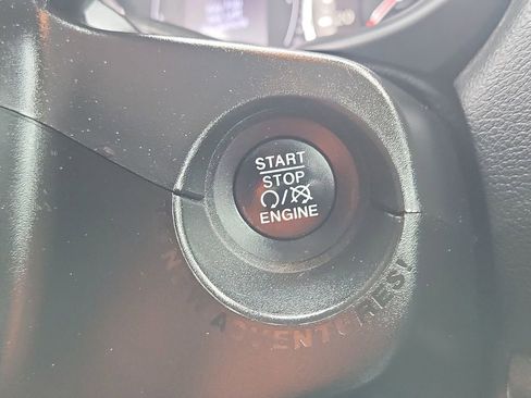 Used 2021 Jeep Renegade Sport FWD image 28