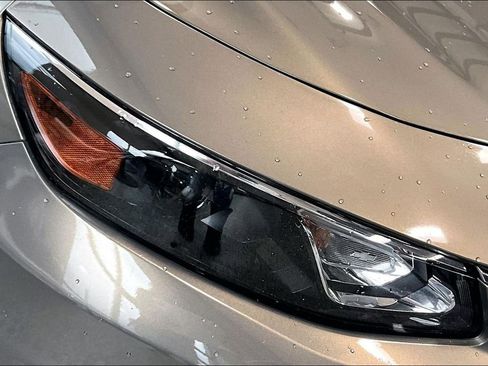 Used 2018 Chevrolet Malibu LT image 30