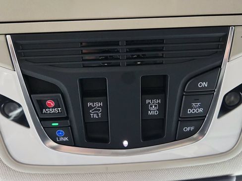 Used 2022 Acura MDX SH-AWD w/ Advance Package image 20