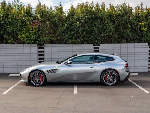 Used 2018 Ferrari GTC4Lusso T RWD image 21