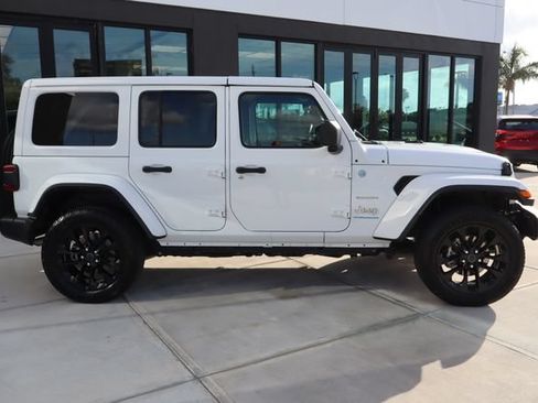 Used 2024 Jeep Wrangler Unlimited Sahara AWD/4WD image 2