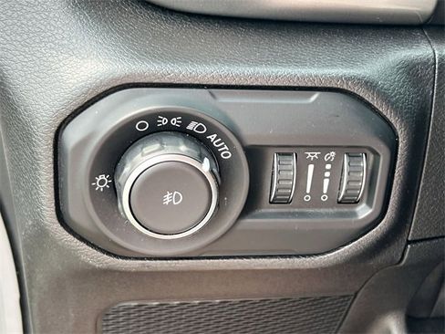 Used 2021 Jeep Wrangler Unlimited Sahara image 35