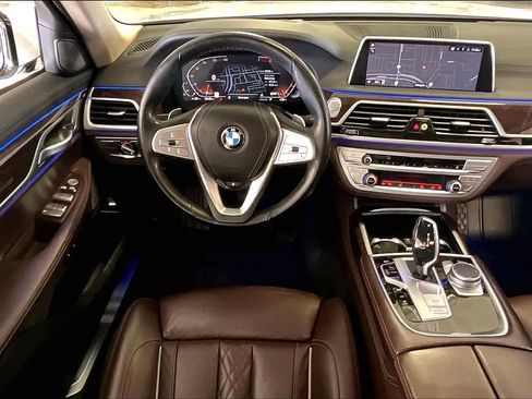 Used 2021 BMW 750i xDrive image 5