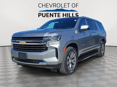 Used 2023 Chevrolet Suburban LT w/ Luxury Package RWD image 1
