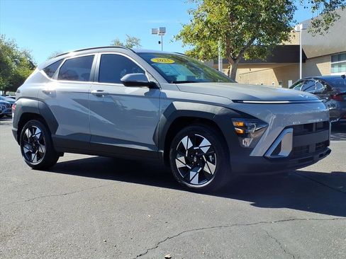 Certified 2025 Hyundai Kona SEL image 7