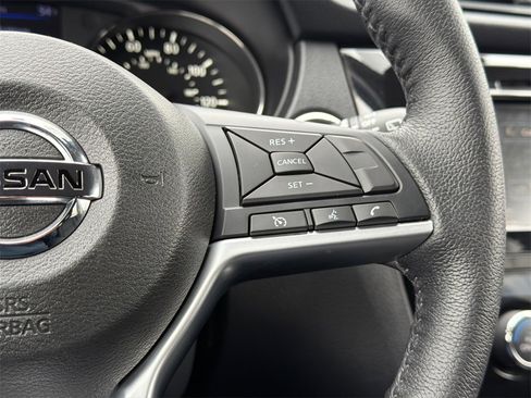 Used 2019 Nissan Rogue SV image 23