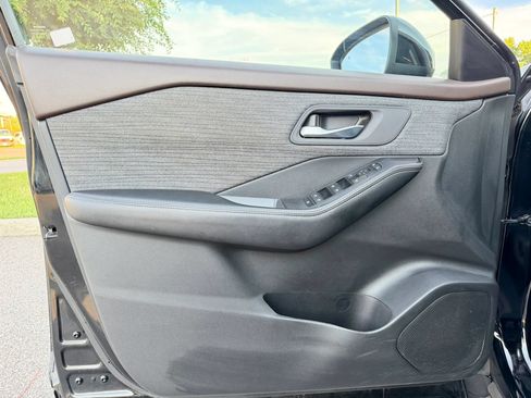 Used 2023 Nissan Rogue SV FWD image 34