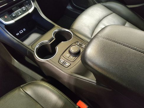 Used 2024 GMC Terrain SLT image 26