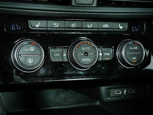 Certified 2024 Volkswagen Jetta SE FWD image 14