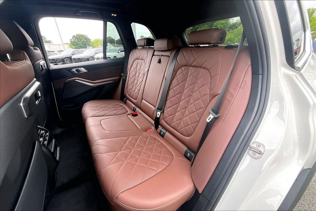Certified 2025 BMW X5 sDrive40i w/ Premium Package RWD image 18