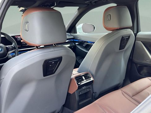 Used 2025 BMW i5 xDrive40 w/ Premium Package image 26