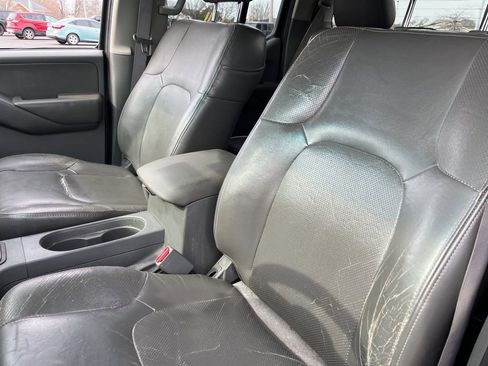 Used 2007 Nissan Frontier LE w/ Leather Pkg image 4