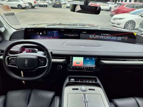 New 2026 Lincoln Navigator L Premier AWD/4WD image 10
