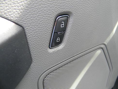 Used 2022 Ford F350 XL w/ Power Equipment Group RWD image 8