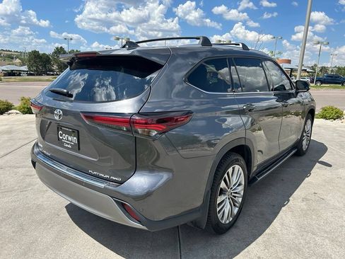 Used 2024 Toyota Highlander Platinum AWD/4WD image 9