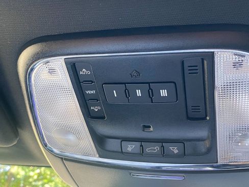 Used 2019 Jeep Grand Cherokee Altitude AWD/4WD image 37
