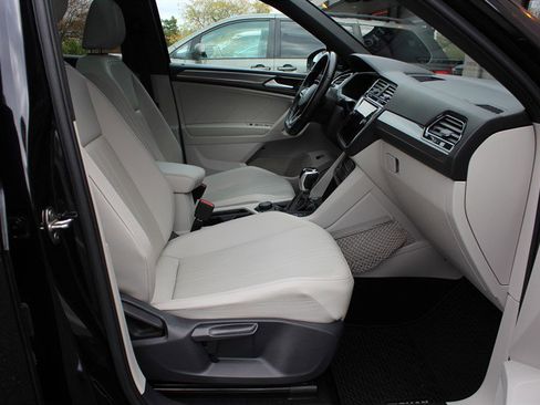 Used 2022 Volkswagen Tiguan SE R-Line image 27