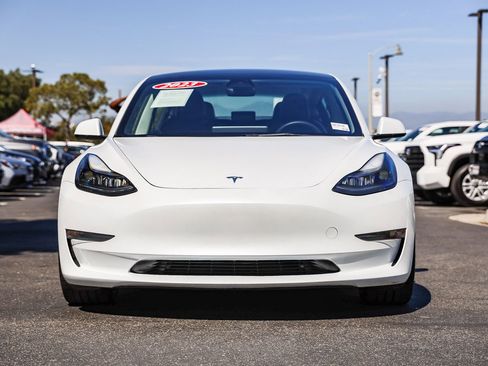 Used 2023 Tesla Model 3 Performance image 2
