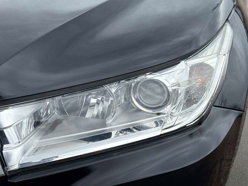 Used 2019 Toyota Highlander LE image 9