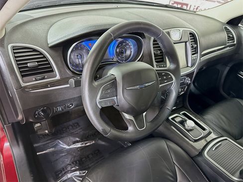 Used 2016 Chrysler 300 Limited image 17