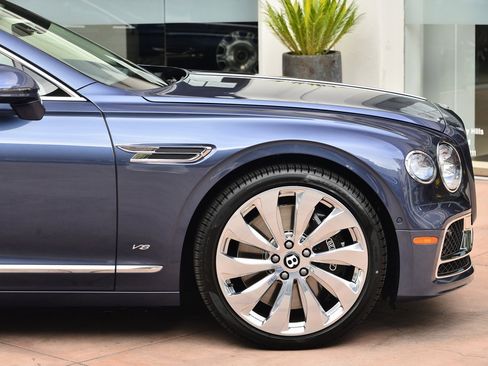 Used 2021 Bentley Flying Spur V8 image 6