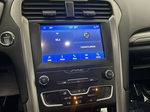 Used 2020 Ford Fusion SE FWD image 7