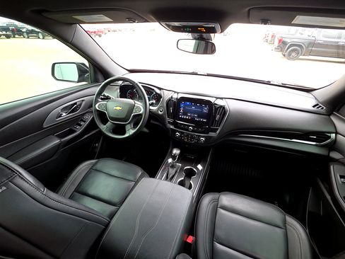 Used 2022 Chevrolet Traverse LT image 13