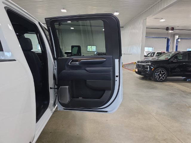 Used 2024 Chevrolet Silverado 3500 High Country w/ Technology Package AWD/4WD image 29