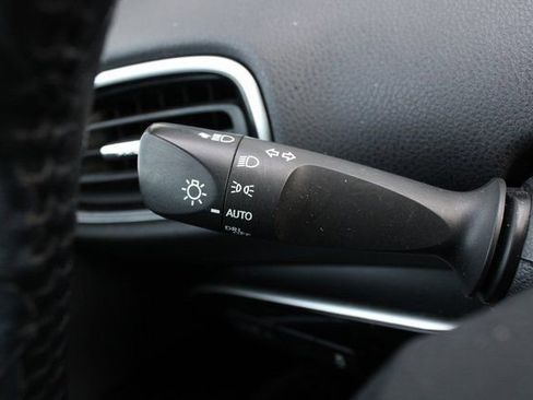 Used 2017 Toyota Prius Three image 10