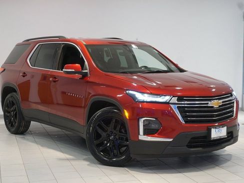 Certified 2023 Chevrolet Traverse LT w/ Rear Camera Mirror Package image 3