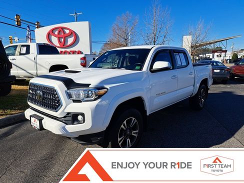 Used 2019 Toyota Tacoma TRD Sport image 1