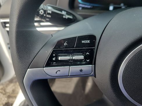 Certified 2025 Hyundai Elantra SE image 22