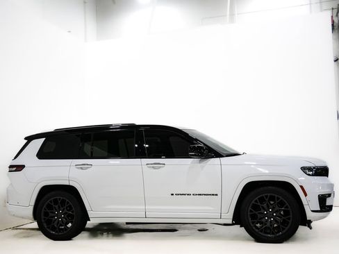 Used 2023 Jeep Grand Cherokee L Summit AWD/4WD image 5
