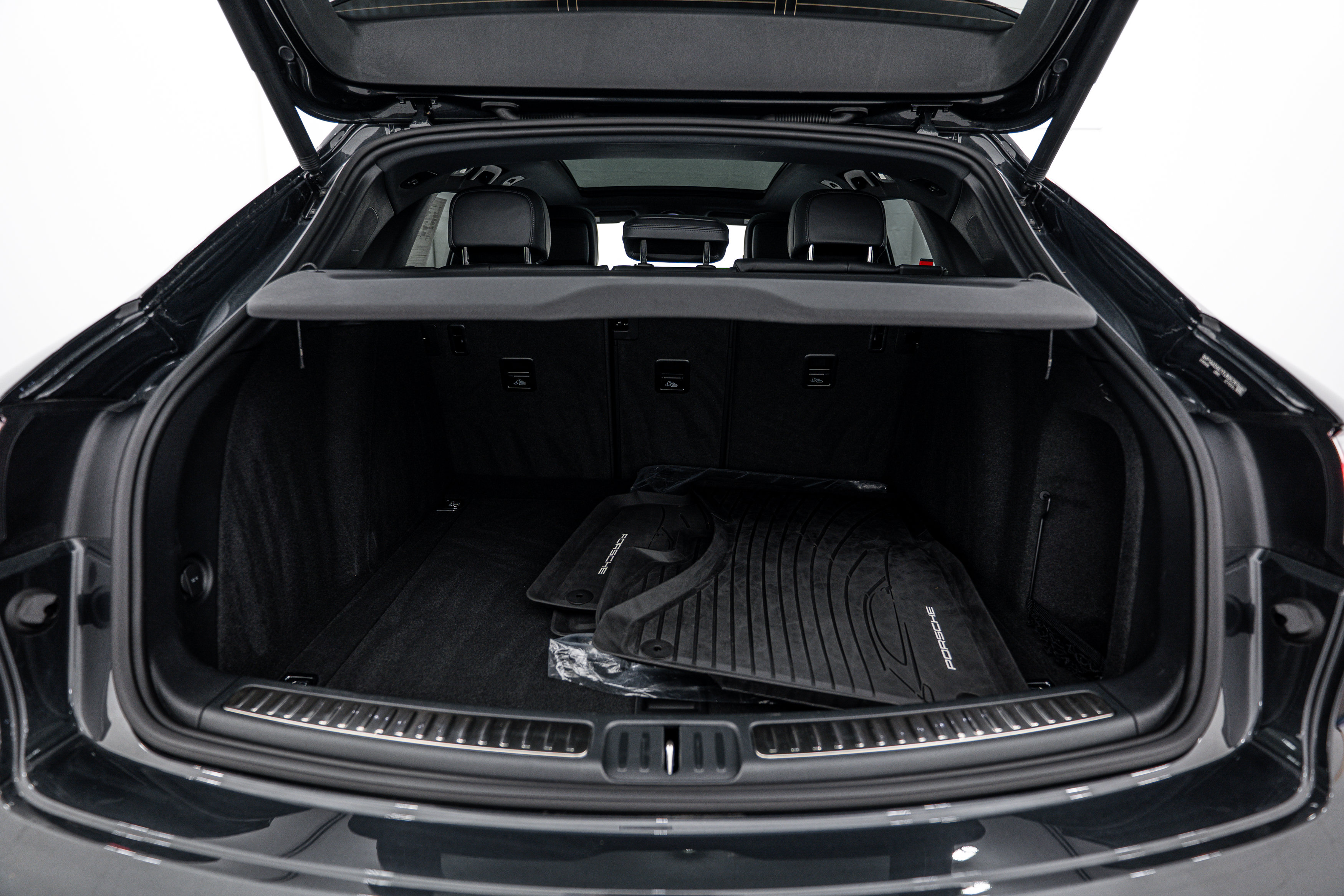 Certified 2026 Porsche Macan AWD/4WD image 26