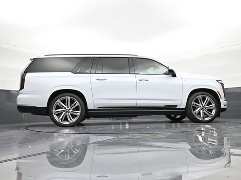 Certified 2026 Cadillac Escalade ESV Platinum Sport AWD/4WD image 25