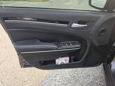 Used 2022 Chrysler 300 S w/ Comfort Group RWD image 7