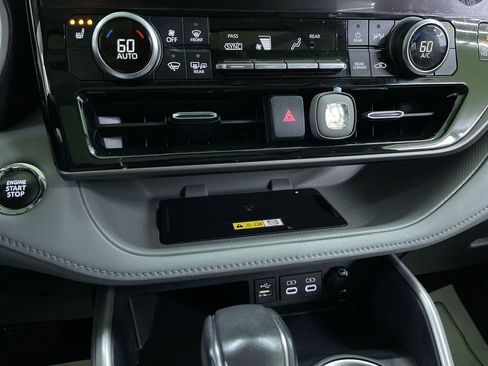 Used 2023 Toyota Highlander XLE image 23