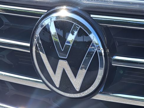 Certified 2025 Volkswagen Atlas SE FWD image 41