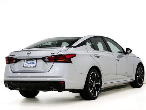Used 2024 Nissan Altima 2.5 SR FWD image 6