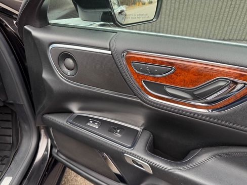 Used 2020 Lincoln Continental Standard w/ Premium Package image 29