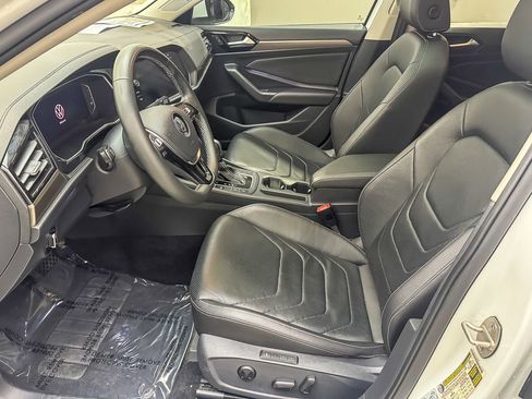 Used 2021 Volkswagen Jetta SEL Premium image 10