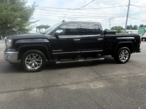 Used 2018 GMC Sierra 1500 SLT w/ SLT Premium Package AWD/4WD image 3