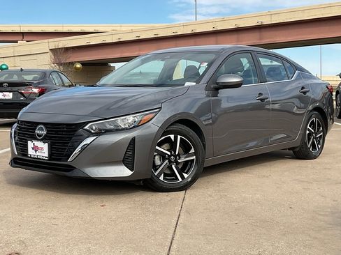 Used 2024 Nissan Sentra SV image 2