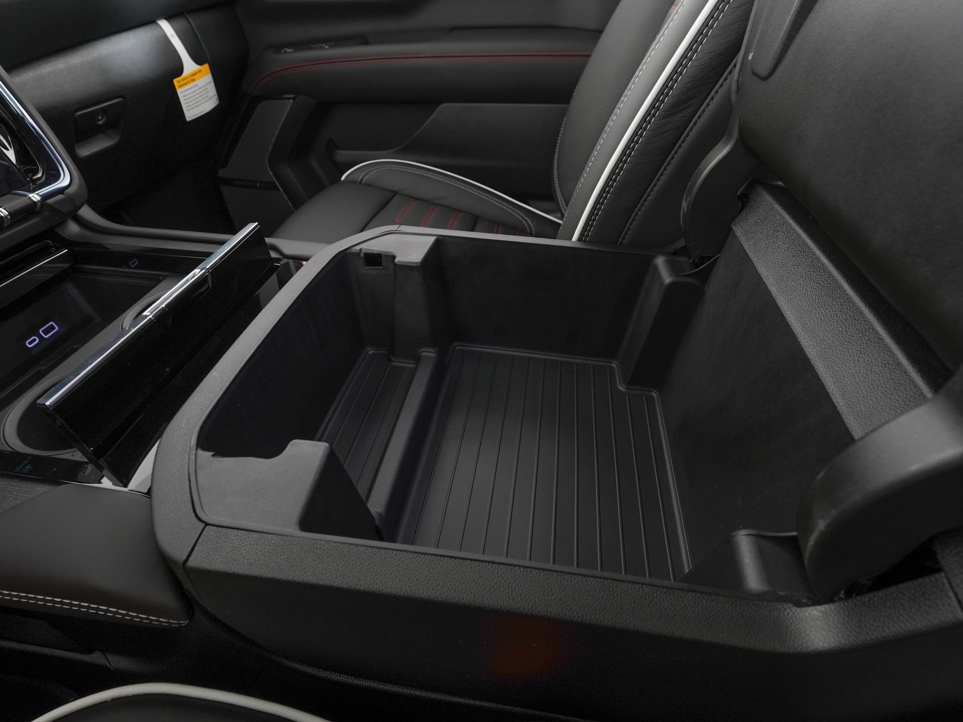 Used 2026 GMC Yukon XL AT4 Ultimate w/ LPO, Floor Liner Package AWD/4WD image 32