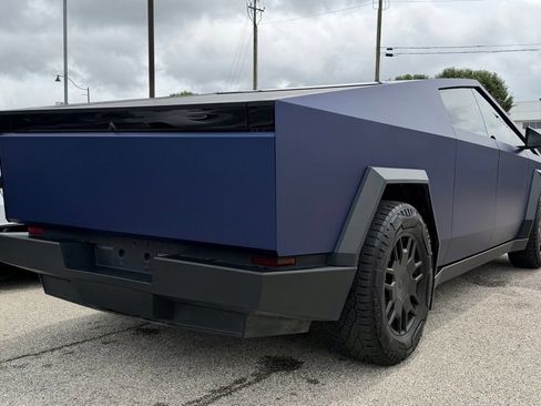 Used 2024 Tesla Cybertruck AWD Crew Cab image 7