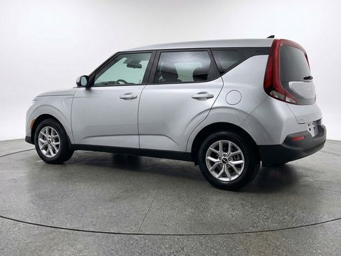 Used 2025 Kia Soul LX w/ LX Technology Package FWD image 6