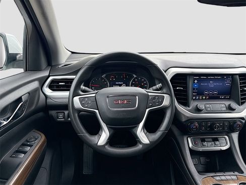 Used 2021 GMC Acadia SLE image 22